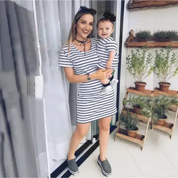 Един и същ дрехи за майка и дъщеря, Лятна Шарени Дрехи за родители и деца, Тениска със средна дължина, Женствена рокля Dia De La Madres Regalos