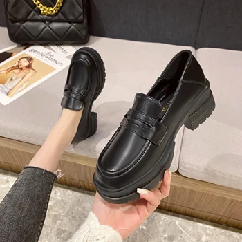 Висококачествени Лоферы, дамски кожени обувки, колекция от 2023 година, пролет ретро, черна и офис нескользящая дамски обувки на платформа с квадратни пръсти, ръчно изработени