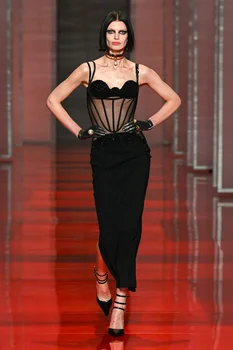 Новост 2023, дизайнерски черен Цвят, женско сексуално дебнещ рокля до средата на прасците на спагети презрамки, пенливи с пайети, една модерна вечерна рокля за подиум