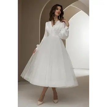Елегантна къса булчинска рокля с V-образно деколте и дълги ръкави 2023 г., Трапециевидные прости сватбена рокля до средата на прасците копчета.